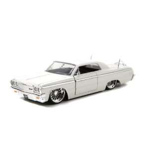  1964 Chevy Impala 124 Scale (White) Toys & Games