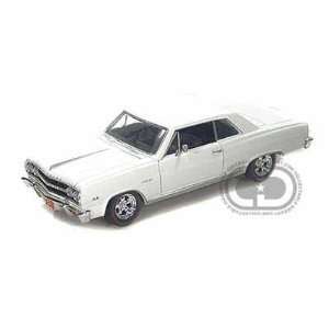  1965 Chevy Chevelle SS 396 1/24 White Toys & Games