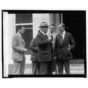  Photo Sen. James Couzens with newspaper men at White House 
