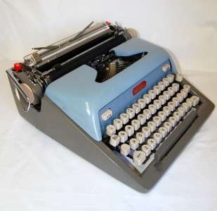 Vintage Royal Futura 800 Manual Typewriter   Blue with Case  