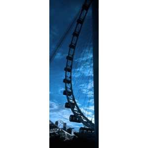 Silhouette of a Ferris Wheel, the Singapore Flyer, Singapore 