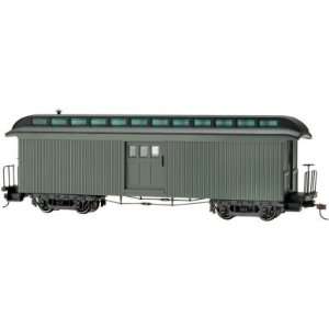  On30 Two Door Baggage Car Painted Unlettered Olive Toys 