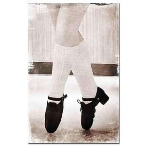  Toestand Dancer Hip Mini Poster Print by  Patio 