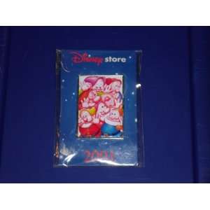    EXCLUSIVE COMMERMORATIVE PIN   2001 Dwarfs 