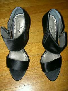 Kathryn Morris As Tara Beane Black Satin Platinum Heels Shoes Worn In 