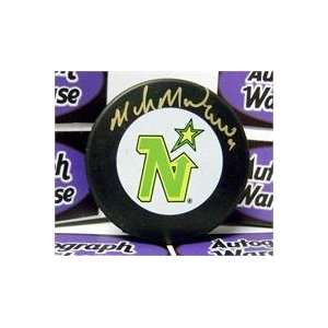  Mike Modano autographed Hockey Puck (Minnesota North Stars 