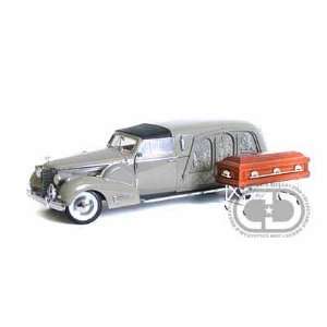  1938 Cadillac Town Car Hearse (Carved Panel) 1/18 Toys 