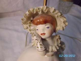 VINTAGE PORCELAIN SOUTHERN BELL TULIP ART LACE FIGURINE ELECTRIC LAMP 
