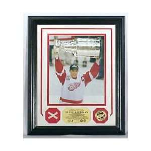  Steve Yzerman Stanley Cup Game Used Net Photomint Sports 