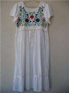 Fabulous vintage MEXICAN EMBROIDERED DRESS. Authentic. Lightweight 