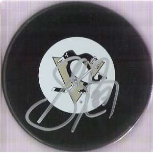    SIDNEY CROSBY SIGNED PENGUINS PUCK COMES WITH COA 