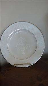 LENOX OPAL INNOCENCE HOLIDAY TREE 9.0 INCH ACCENT LUNCH PLATE NEW 