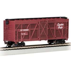  Bachmann HO Scale 40 foot Stock Car (Canadian Pacific) Toys & Games