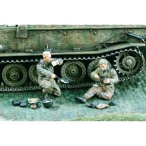    Breakfast German Tankers WWII (2) 1 35 Verlinden Toys & Games