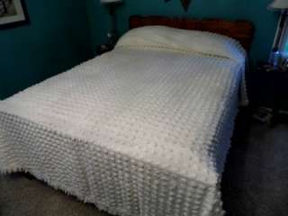   Vintage Creamy White Cotton Popcorn Chenille Bedspread~Full  