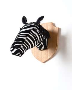 MUST SEE ZEBRA WALL MOUNT FROM WILD AFRICA COLLECTION. HAND MADE 