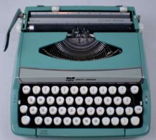 SMITH CORONA Corsair deluxe Portable Typewriter Aqua Blue Made England 