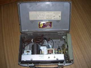 VINTAGE RCA VICTOR AM PORTABLE / ELECTRIC RADIO MODEL 2BX63 PLASTIC 