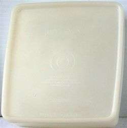 SQUARE A WAY Tupperware container #670 Semi Sheer w/CLEAR Seal #671 