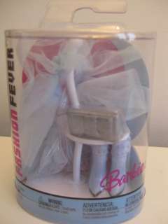 Barbie Fashion Fever Accessories 2005 Asst. H0883   Silver Boots and 