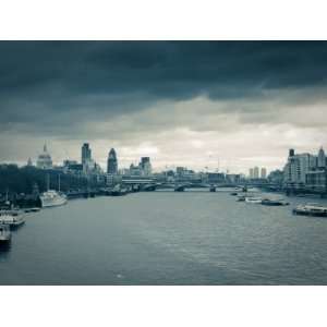  River Thames and City of London, London, England Premium 