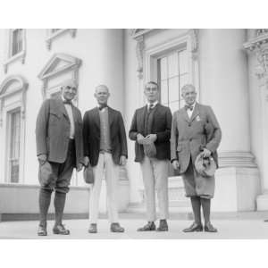 1921 photo Harding, Grantland Rice, Ring Lardner, Secty. Fletcher, 4/7 