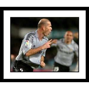  Zinedine Zidane Real Madrid Framed Photo   Goal 