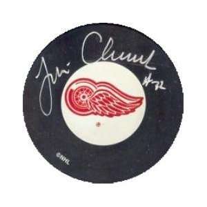  Tim Cheveldae autographed Hockey Puck (Detroit Red Wings 